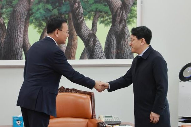 Rival parties agree to pass bill this week to clear way for US investment under trade deal