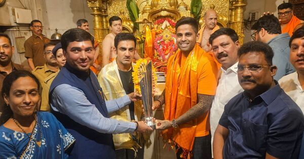 Gautam Gambhir, SuryaKumar Yadav offer prayers at Shree Siddhivinayak Temple